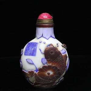 Botella de tabaco exquisita de loto y pescado tallada a mano de vidrio antiguo chino de Pekín - Imagen 1 de 8