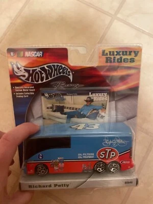 Hot Wheels Racing Nascar Luxury Rides Richard Petty B0545 Newsealed2002 Tour Bus - Image 1 of 3