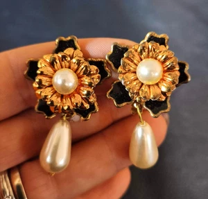 orecchini vintage americani anni 70 a clip in smalto nero - vtg earrings - Picture 1 of 3