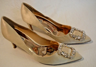 BADGLEY MISCHKA SZ 8 PUMPS FORMAL IVORY RHINESTONES BUCKLE BRIDE SATIN Champagne - Image 1 of 4
