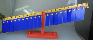 Invicata: "Mathematical Balance" - Balanza como niños juego de cálculo hacia 1970 (110990) - Imagen 1 de 6