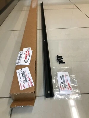 TACOMA 2005-2023 PLATAFORMA LARGA RIEL LATERAL PIEZA GENUINA DE TOYOTA CON PERNOS Foto 1 de 3