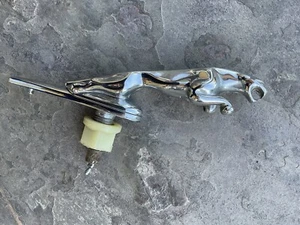99-00-01-02-03 Jaguar XJ8 Hood Emblem Ornament. OEM. - Foto 1 di 4