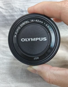 M.Zuiko 14-42mm f/3.5-5.6 EZ Lens for Olympus Panasonic M4/3-Mount Camera Black - Picture 1 of 5