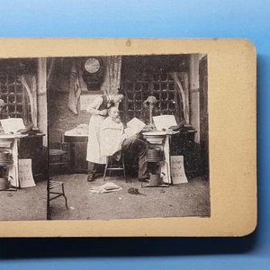 Periódico de lectura Victoriano Humor Stereoview C1895 Barbours Shop - Imagen 1 de 3