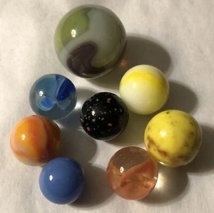 Vintage Lot Of 8 Marbles Shooter Speckled Cats Eye Swirl Variety - Picture 1 of 4