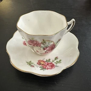 Lefton Bone China Tea Cup & Saucer (Rose Backet) England - Picture 1 of 10
