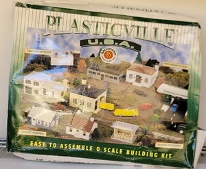 FB3: BACHMANN #45607 "O" SCALE PLASTICVILLE 2 STORY SPLIT LEVEL Brandneu - Bild 1 von 1