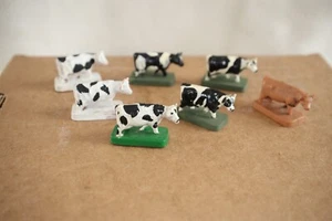 Ho Scale Lot #4 - 7 Kühe dicke Sockel bemalt - Bild 1 von 7