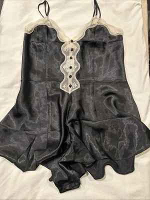 Mameluco corto de peluche negro real de colección Undercover Wear mediano satinado Foto 1 de 4