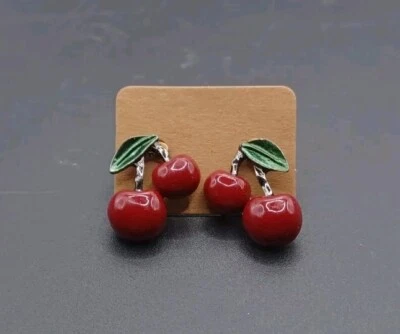 Nuevos aretes Betsey Johnson con tallo rojo cereza fruta Foto 1 de 3