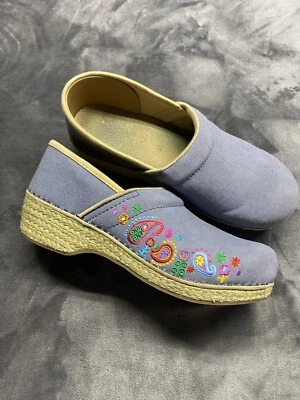 Dansko Vegan WOMENS Light Blue Denim Embroidered Paisley Clogs Mules Shoes 41 - Image 1 of 4