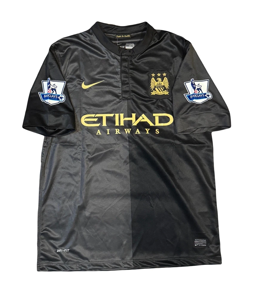 Camiseta Manchester City 2013-14 visitante negra dorada #16 Kun Agüero grande Nike Foto 1 de 4