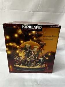 Kirkland Signature Natività musicale Waterglobe con base girevole - Foto 1 di 8