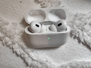 Apple AirPods Pro 2nd Gen with MagSafe Charging Case MQD83ZA/A Working -Used - Picture 1 of 3