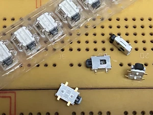 Interruptor táctil ángulo derecho 50mA 12V SPST momentáneo 4mm x 6.1mm SMD IP67 - Imagen 1 de 2