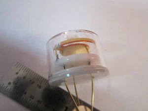 DE COLECCIÓN CAJA DE CRISTAL DE CUARZO CONTROL DE FRECUENCIA RADIOAFICIONADO CUBO #5M-36 - Imagen 1 de 6