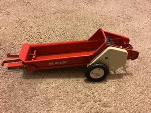 VINTAGE TRU SCALE TOY MANURE SPREADER 1950's - Picture 1 of 2