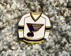 Vintage St Louis Blues lapel Jersey pin - NHL hockey - Picture 1 of 2