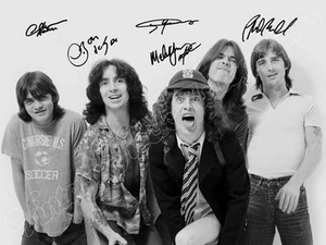 AC/DC  Acdc -  Angus Young - print signed photo - foto con autografo stampato - Imagen 1 de 1