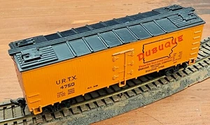 HO Refrigerator Car Dubuque URTX 4750 Taiwan Orange/Black - Picture 1 of 3