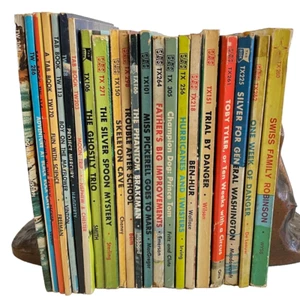 22 vintage SCHOLASTIC Children's trade paperback lot Miss Pickerell Goes to Mars - Imagen 1 de 9