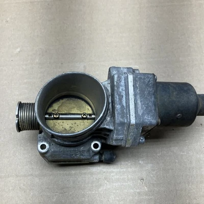 Cuerpo del acelerador eléctrico BMW E32 750iL - M70 S70 E31 1988-1995 usado OEM  Foto 1 de 4