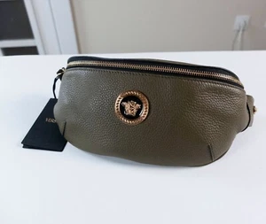 Borsa cintura VERSACE La Medusa verde oliva pelle granulosa autentica designer nuova con etichette - Foto 1 di 11