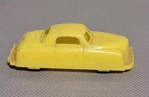 Vintage 1950's RENWAL No. 144 Yellow Plastic Sedan Toy Car 3" Made in USA - Picture 1 of 8