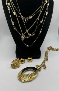 Vintage Jewelry Lot 7 Pieces Gold Tone Jewelry Lot Some Signed  - Picture 1 of 8