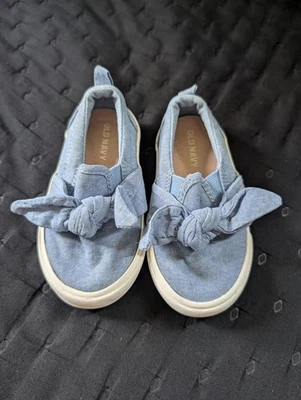 Old Navy Blue Slip-On Sneakers with Bow Accentbaby girls size 5 - Image 1 of 4