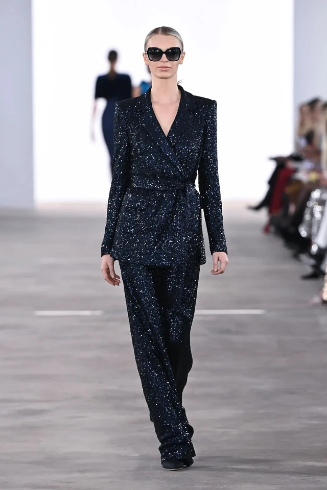 TRAJE BADGLEY MISCHKA AZUL MARINO LENTEJUELAS TALLA 2 MUESTRA PASARELA $900 GALA MOB PIERNA ANCHA Foto 1 de 1