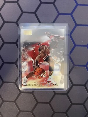 1998-99 Skybox Premium Michael Jordan #23 GOLD FOIL RARE Base Chicago Bulls - Image 1 of 4