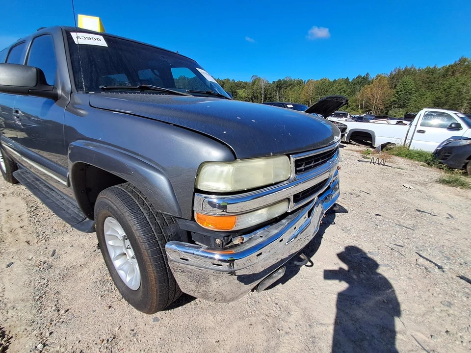 Used Air Cleaner Assembly fits: 2002 Chevrolet Suburban 1500 6.0L w/high capacit - Image 1 of 4
