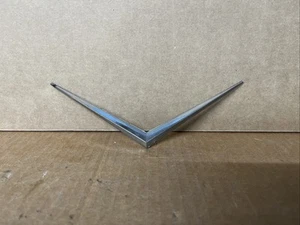 Vintage Metal 1977-1979 Cadillac Deville Trunk V Emblem / Badge - 3076644 B - Bild 1 von 4