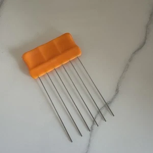 Pick per sollevamento capelli vintage arancione "Hair Styla" Hong Kong - Foto 1 di 3