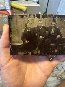 ¿Fotografía tipo tinte de 1800 3 hombres gángsters? Muy bien vestido - Imagen 1 de 10