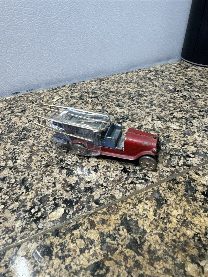 Camión de bomberos de juguete Tootsietoy 4652 diecast vintage de los años 1920-1930 gancho y escalera  Foto 1 de 4
