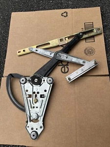 MERCEDES Benz R129 SL 320, 500, 600 Left WINDOW REGULATOR 1297200746 - Picture 1 of 6