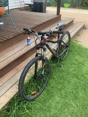 2022 Giant Bliss Mountain Bike -Used. Amazing condition. Slight Crack On Gear. - image 1 of 4