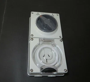 3 Pin 20 Amp FLAT 240V Combination Switched Socket Outlet IP66 Industrial - Picture 1 of 1
