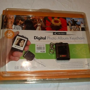 Takashi Digital Photo Album Keychain NIB - Picture 1 of 3