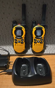 Motorola MT351R Talkabout Weatherproof 2-Way Radio Walkie Talkies TESTED - Picture 1 of 10