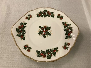Plato de servir de Navidad Queen's Rosina Yuletide, acebo, bayas y piña, 10"D - Imagen 1 de 14