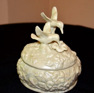 Vintage Hummingbirds Ceramic Pearly Glaze Trinket Powder Box - Picture 1 of 12