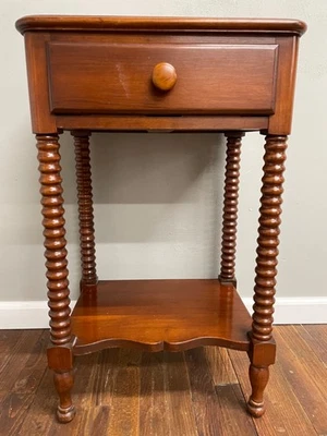 Mesita de noche de cerezo macizo mesa auxiliar madera de cerezo carrete Jenny Lind casa Pennsylvania Foto 1 de 4