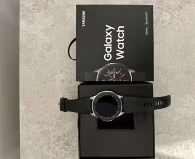 Samsung Galaxy Watch 46mm Boîtier en Acier Inoxydable, Bracelet Noir en Silicone - Photo 1/2
