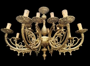 Maestoso Lampadario a 16 Luci in Ottone Massiccio – Eleganza Senza Tempo - Picture 1 of 11