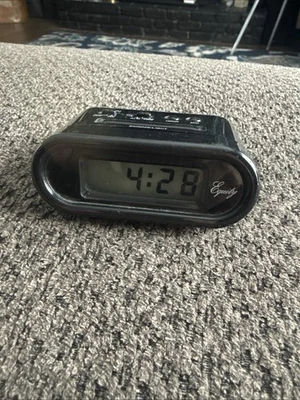 RELOJ DESPERTADOR EQUITY BY LA CROSSE 31003 LCD SNOOZE USADO EN EXCELENTE ESTADO funciona muy bien limpio Foto 1 de 4