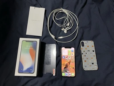Apple iPhone X 64GB Silber Originalverpackt, mit Zubehör Handy - Bild 1 von 4